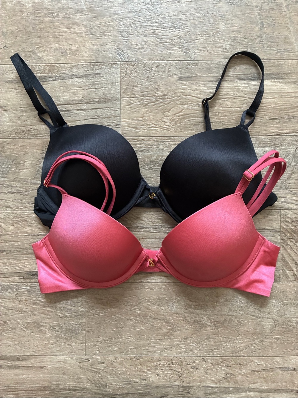 Victoria Secret 2 Satin Push Up Bras Bombshell Plunge Pink Black